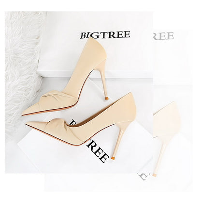 Slim Fit Low Cut Pointed Toe Stiletto Heel
