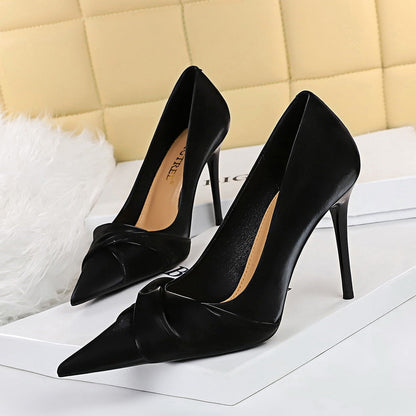 Slim Fit Low Cut Pointed Toe Stiletto Heel