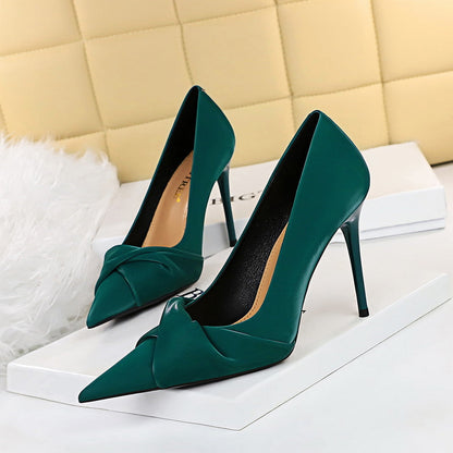 Slim Fit Low Cut Pointed Toe Stiletto Heel
