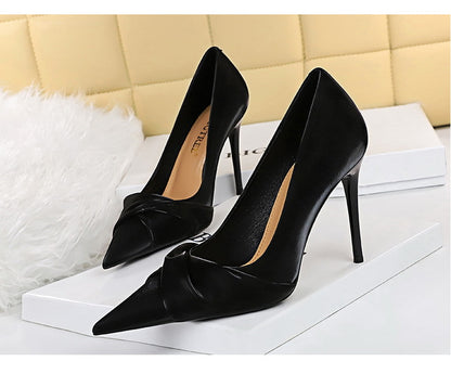 Slim Fit Low Cut Pointed Toe Stiletto Heel