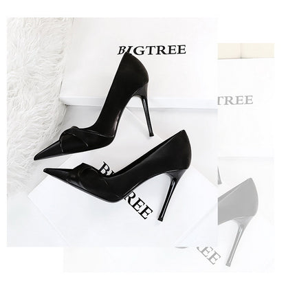 Slim Fit Low Cut Pointed Toe Stiletto Heel